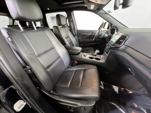 Photo of 2022 Diamond Black Crystal Pearlcoat Jeep Grand Cherokee