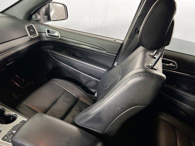 Photo of 2022 Diamond Black Crystal Pearlcoat Jeep Grand Cherokee