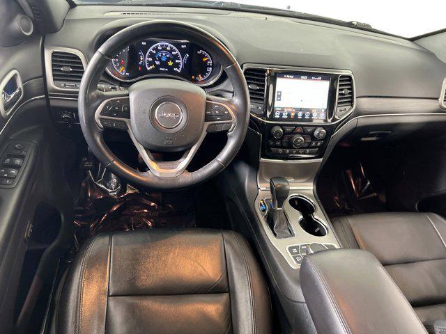 Photo of 2022 Diamond Black Crystal Pearlcoat Jeep Grand Cherokee