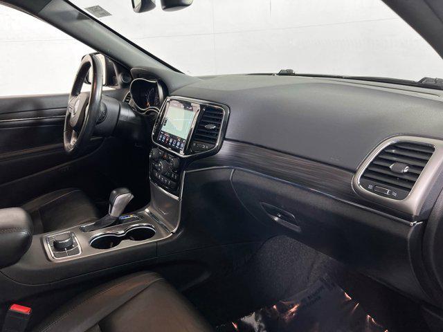 Photo of 2022 Diamond Black Crystal Pearlcoat Jeep Grand Cherokee