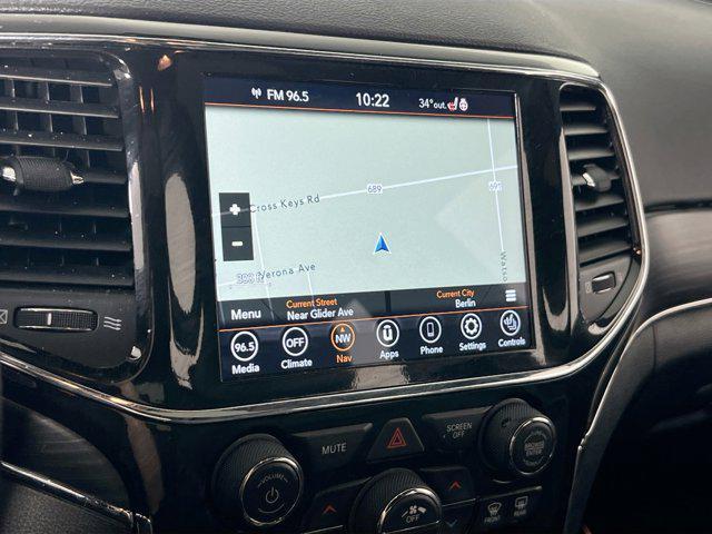 Photo of 2022 Diamond Black Crystal Pearlcoat Jeep Grand Cherokee