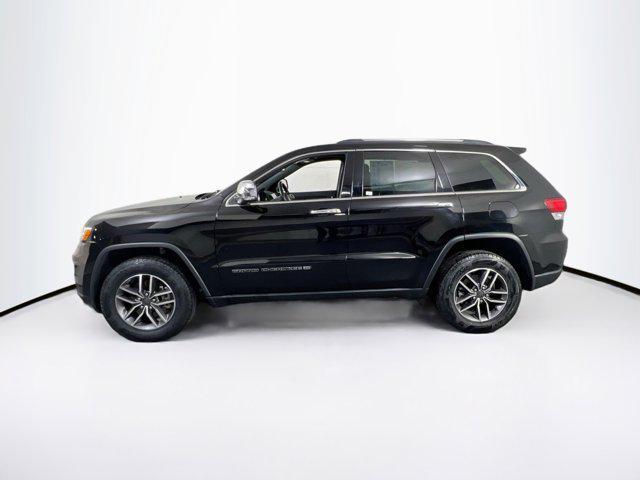 Photo of 2022 Diamond Black Crystal Pearlcoat Jeep Grand Cherokee