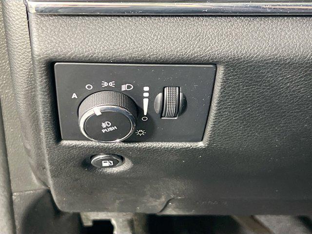 Photo of 2022 Diamond Black Crystal Pearlcoat Jeep Grand Cherokee