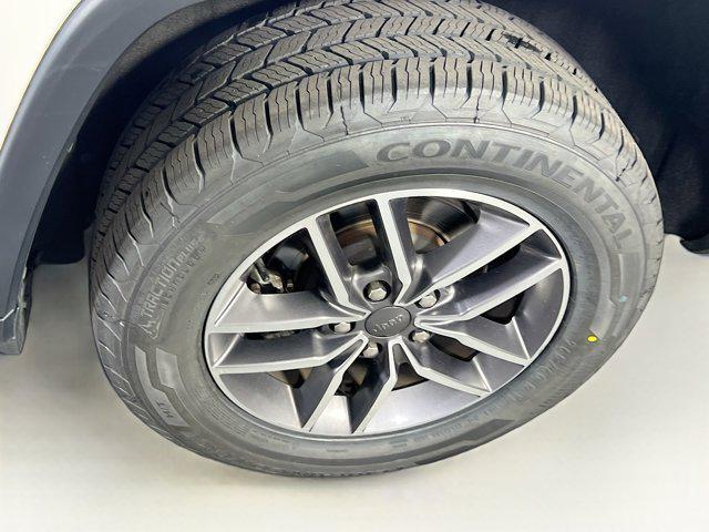 Photo of 2022 Bright White Clearcoat Jeep Grand Cherokee