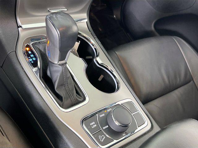 Photo of 2022 Bright White Clearcoat Jeep Grand Cherokee