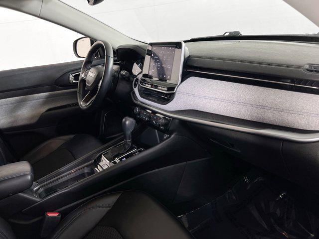 Photo of 2022 Bright White Clearcoat Jeep Compass