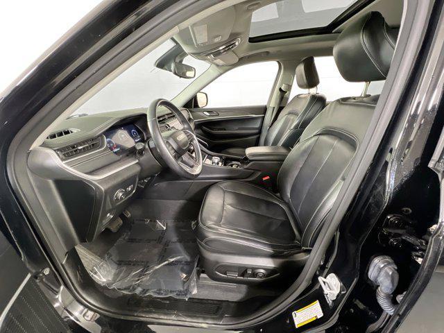 Photo of 2021 Diamond Black Crystal Pearlcoat Jeep Grand Cherokee L