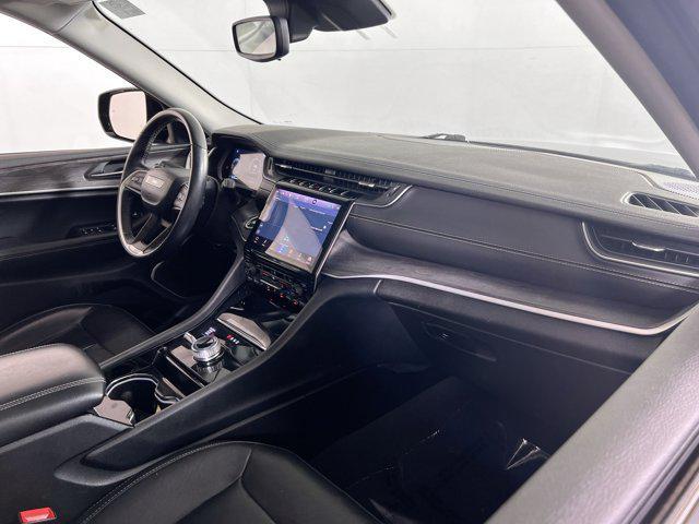 Photo of 2021 Diamond Black Crystal Pearlcoat Jeep Grand Cherokee L