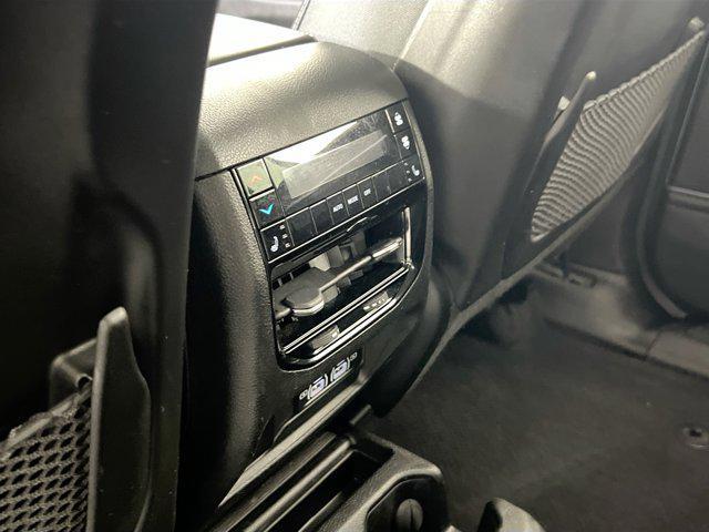 Photo of 2021 Diamond Black Crystal Pearlcoat Jeep Grand Cherokee L