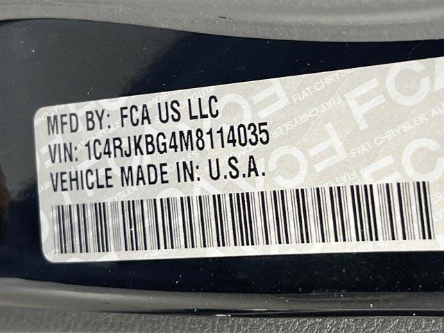 Photo of 2021 Diamond Black Crystal Pearlcoat Jeep Grand Cherokee L