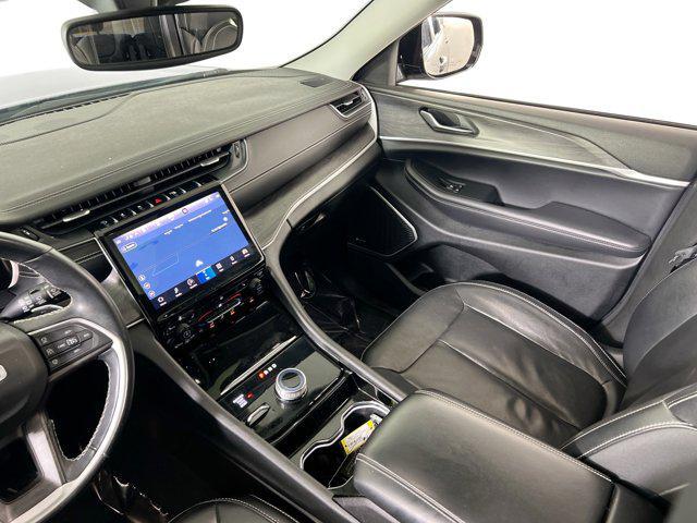 Photo of 2021 Diamond Black Crystal Pearlcoat Jeep Grand Cherokee L