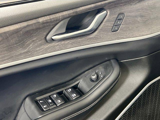 Photo of 2021 Diamond Black Crystal Pearlcoat Jeep Grand Cherokee L