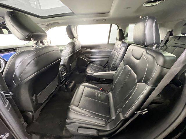 Photo of 2021 Diamond Black Crystal Pearlcoat Jeep Grand Cherokee L