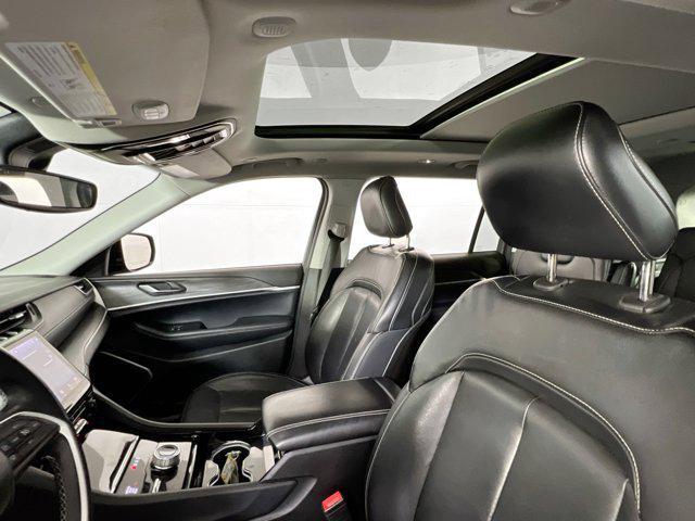 Photo of 2021 Diamond Black Crystal Pearlcoat Jeep Grand Cherokee L