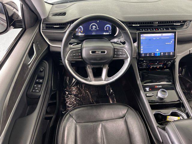 Photo of 2021 Diamond Black Crystal Pearlcoat Jeep Grand Cherokee L