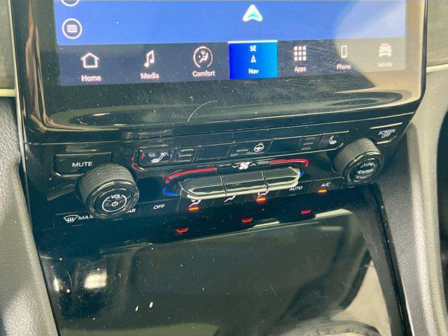 Photo of 2021 Diamond Black Crystal Pearlcoat Jeep Grand Cherokee L