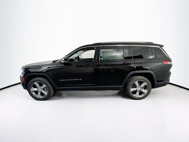 Photo of 2021 Diamond Black Crystal Pearlcoat Jeep Grand Cherokee L