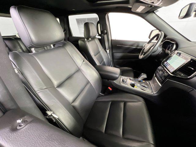 Photo of 2022 Bright White Clearcoat Jeep Grand Cherokee