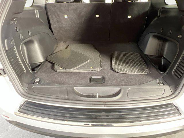 Photo of 2022 Bright White Clearcoat Jeep Grand Cherokee