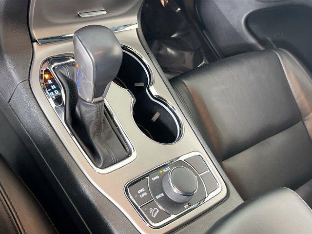 Photo of 2022 Bright White Clearcoat Jeep Grand Cherokee
