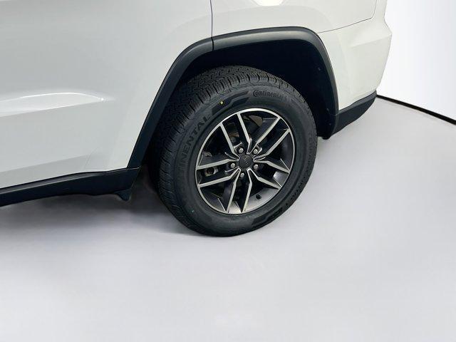 Photo of 2022 Bright White Clearcoat Jeep Grand Cherokee
