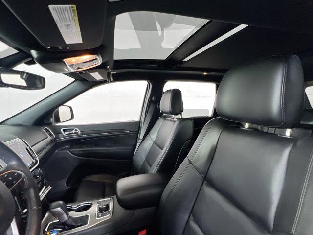 Photo of 2022 Bright White Clearcoat Jeep Grand Cherokee
