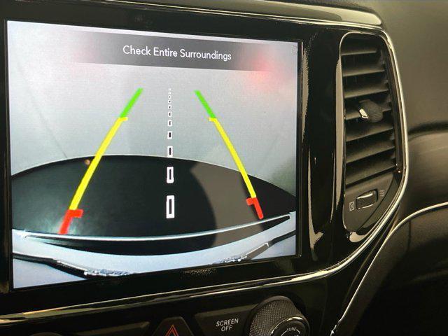 Photo of 2022 Bright White Clearcoat Jeep Grand Cherokee