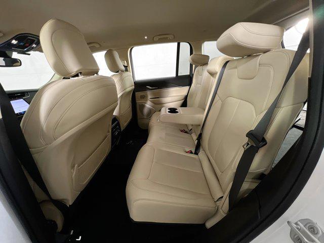 Photo of 2022 Bright White Clearcoat Jeep Grand Cherokee