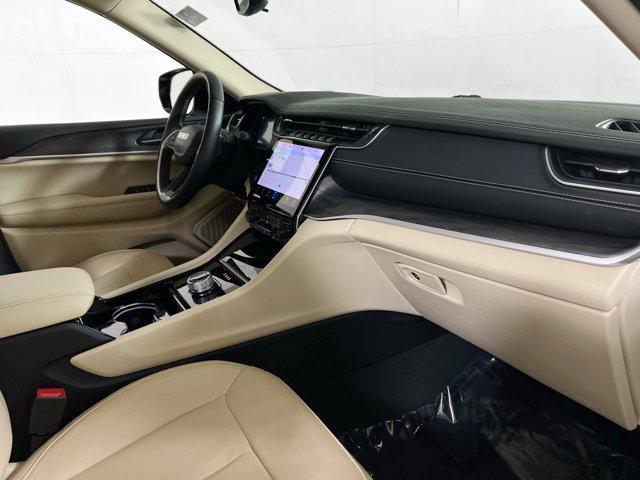 Photo of 2022 Bright White Clearcoat Jeep Grand Cherokee