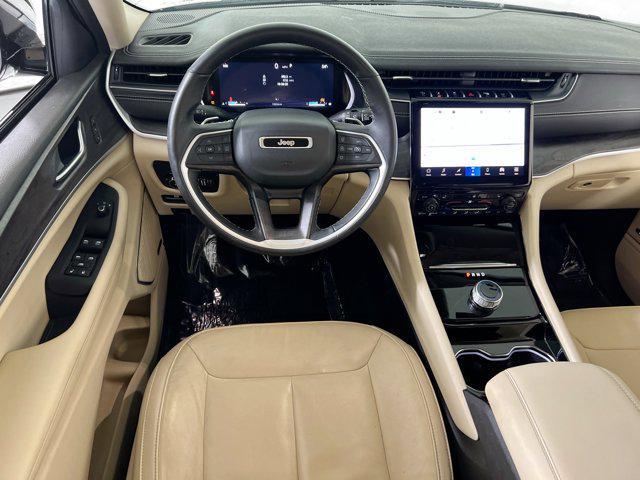 Photo of 2022 Bright White Clearcoat Jeep Grand Cherokee