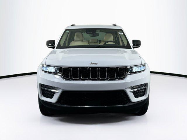 Photo of 2022 Bright White Clearcoat Jeep Grand Cherokee
