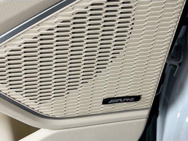 Photo of 2022 Bright White Clearcoat Jeep Grand Cherokee