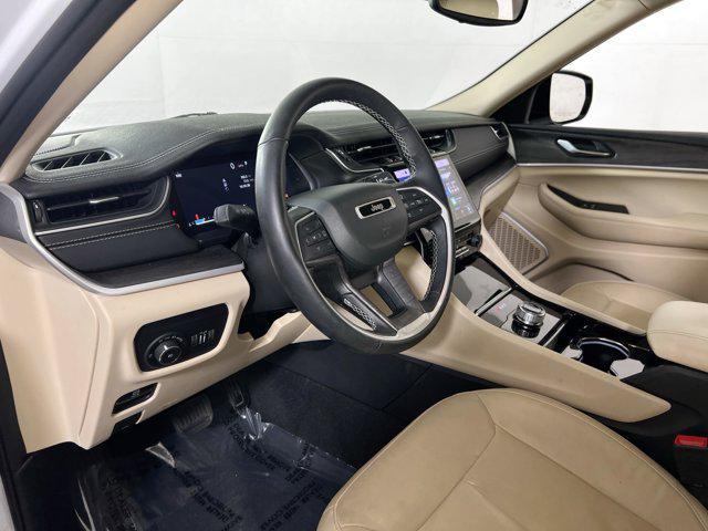 Photo of 2022 Bright White Clearcoat Jeep Grand Cherokee