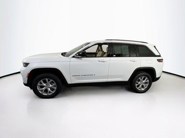 Photo of 2022 Bright White Clearcoat Jeep Grand Cherokee