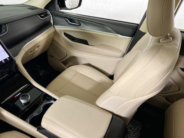Photo of 2022 Bright White Clearcoat Jeep Grand Cherokee