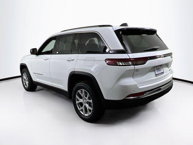 Photo of 2022 Bright White Clearcoat Jeep Grand Cherokee