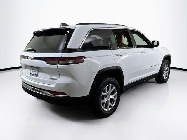Photo of 2022 Bright White Clearcoat Jeep Grand Cherokee