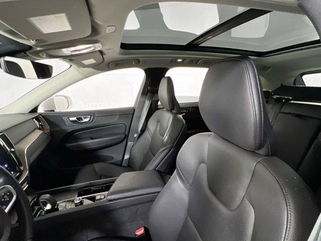 Photo of 2022 Crystal White Metallic Volvo XC60