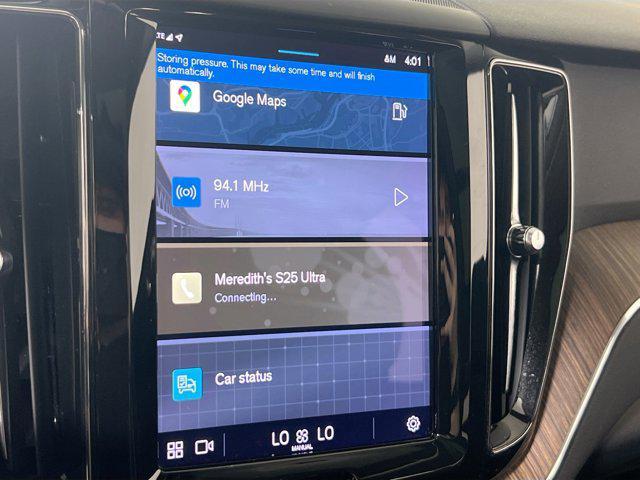 Photo of 2022 Crystal White Metallic Volvo XC60
