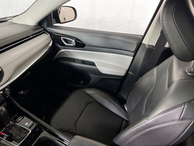 Photo of 2022 Granite Crystal Metallic Clearcoat Jeep Compass