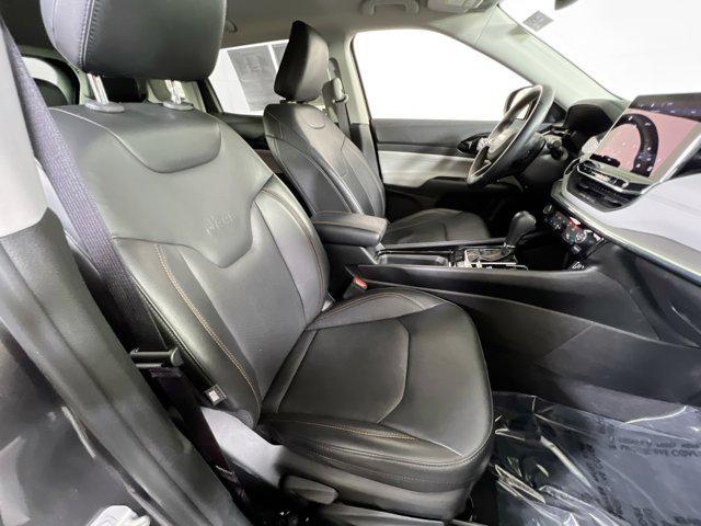 Photo of 2022 Granite Crystal Metallic Clearcoat Jeep Compass