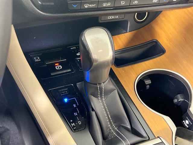 Photo of 2022 Atomic Silver Lexus RX 350
