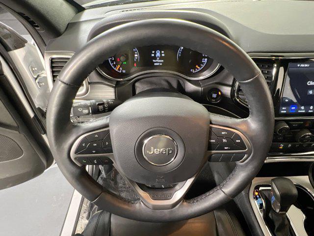 Photo of 2022 Bright White Clearcoat Jeep Grand Cherokee