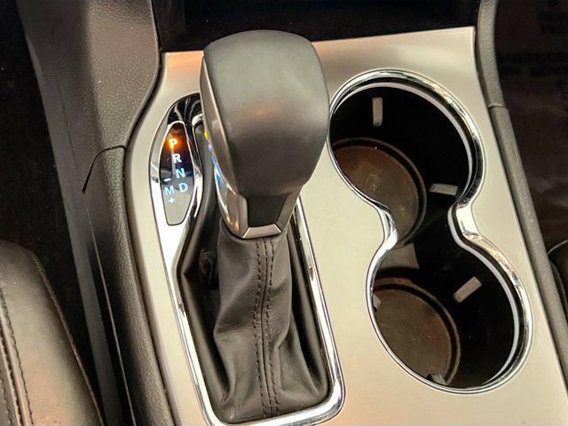 Photo of 2022 Bright White Clearcoat Jeep Grand Cherokee