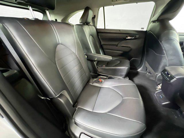 Photo of 2022 Celestial Silver Metallic Toyota Highlander