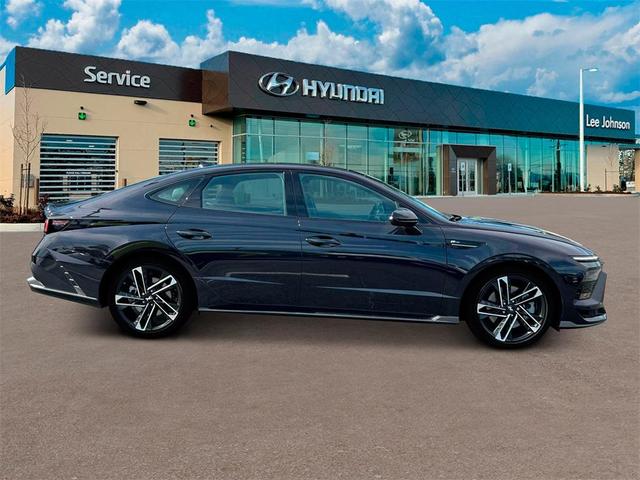 Photo of 2025 Carbon Blue Hyundai SONATA