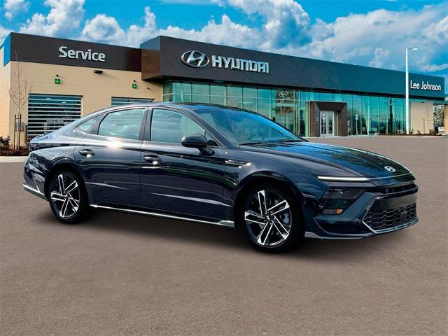 Photo of 2025 Carbon Blue Hyundai SONATA