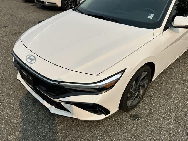 Photo of 2024 Serenity White Hyundai ELANTRA