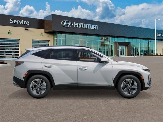 Photo of 2025 White Pearl Hyundai TUCSON