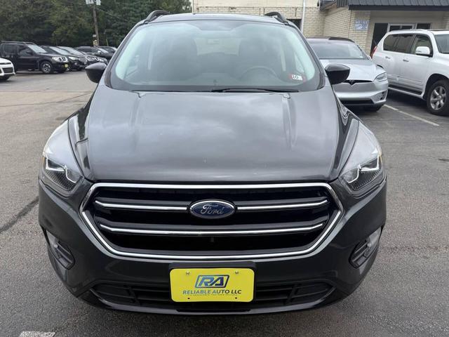 Photo of 2019 Gray Ford Escape